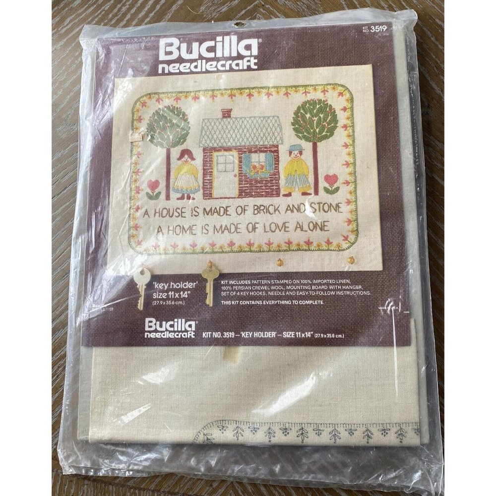 VTG 1976 BUCILLA NEEDLECRAFT 11 X 13 EMBROIDERY KEY HOLDER KIT COMPLETE #3519